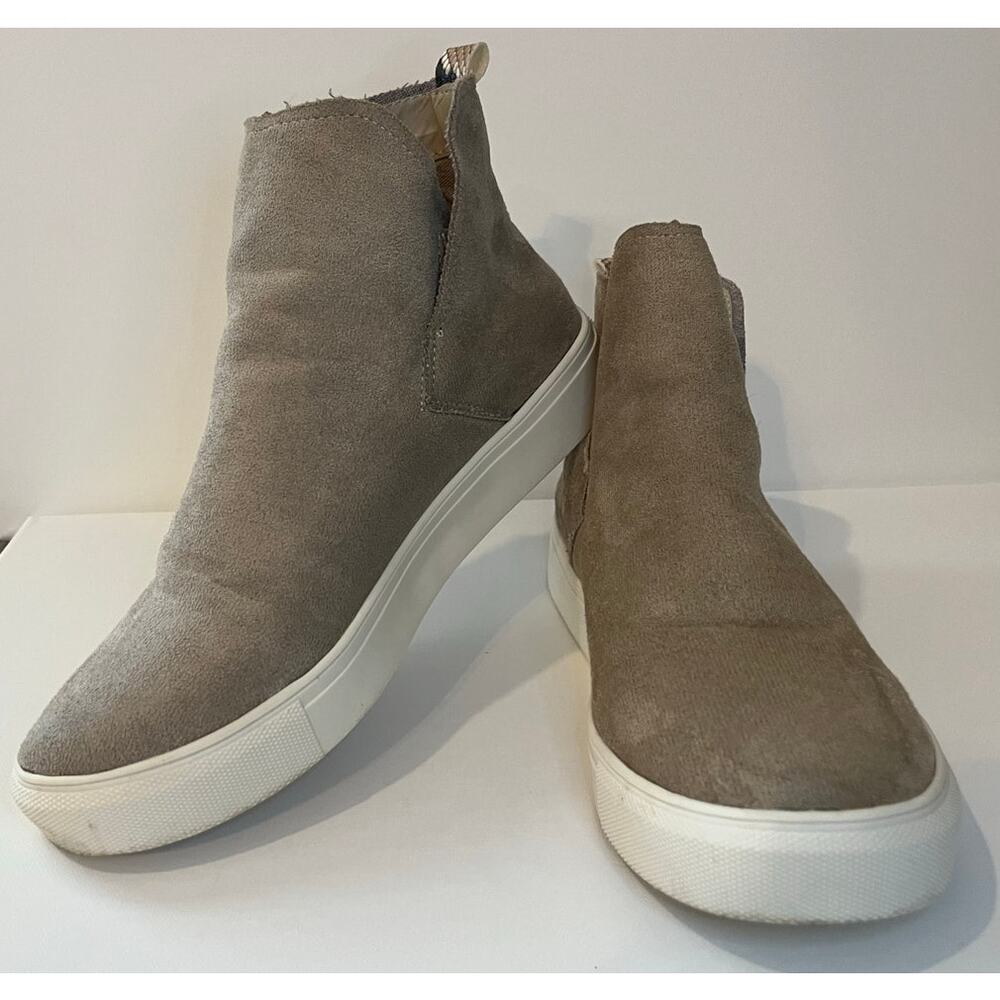 Very G Slip-On Flat Sneaker - Beige - Size 8.5
